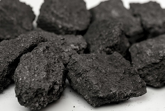 0,8% tro Anode Khối than cốc nung dầu 98,5% Carbon 30mm-70mm